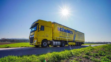 lkw-aufleger-seitlich